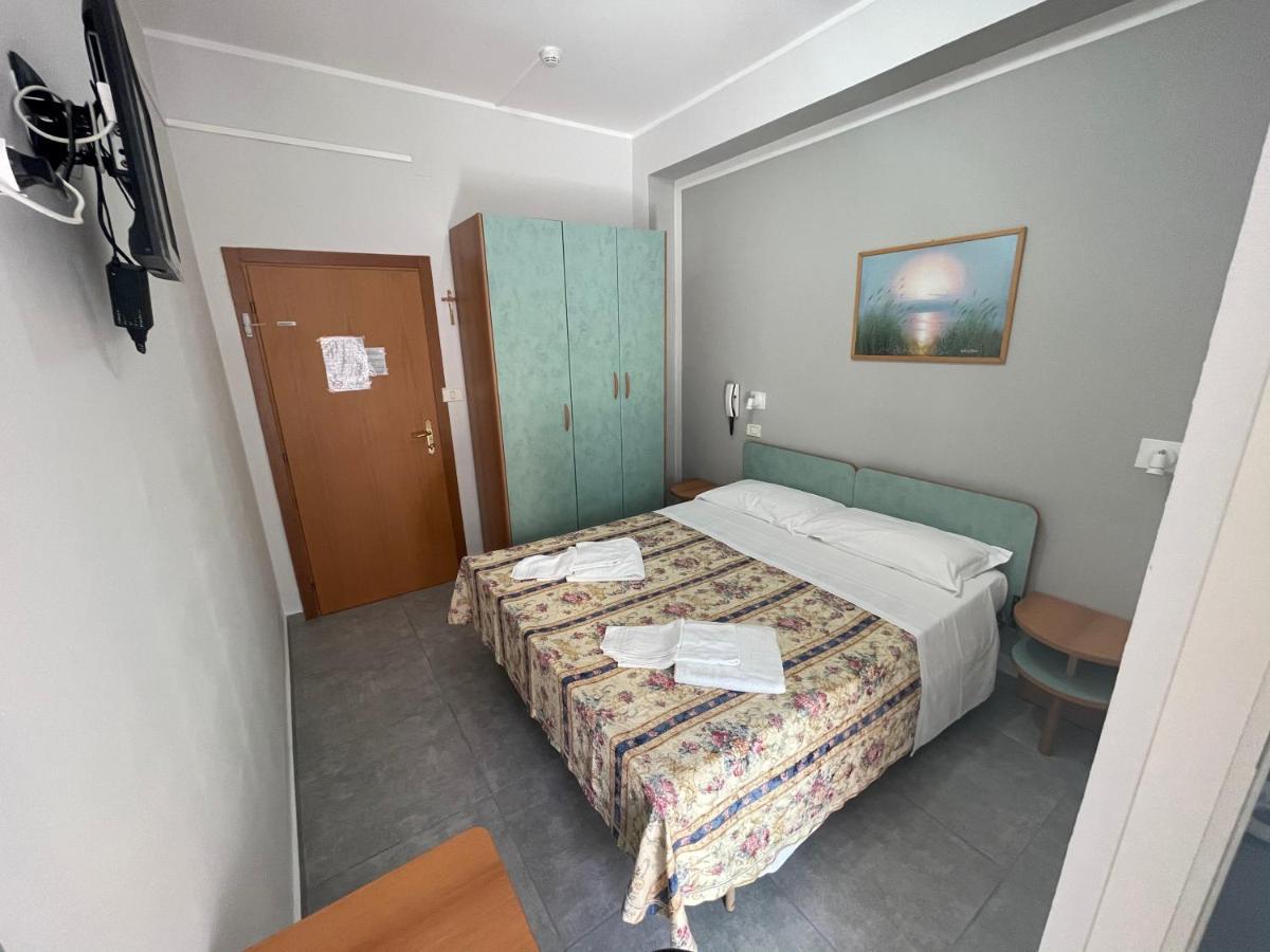 Hotel Piccari Nuova Gestione Rimini Buitenkant foto