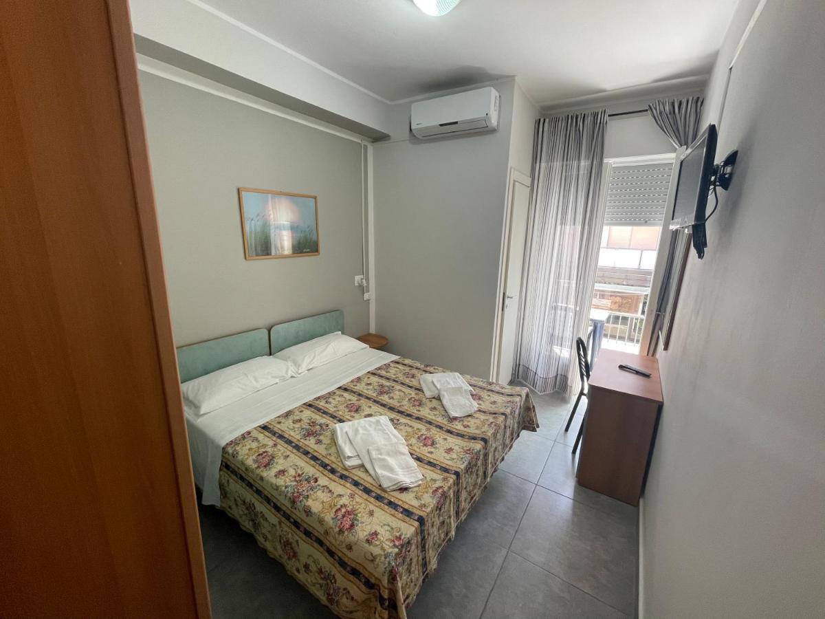 Hotel Piccari Nuova Gestione Rimini Buitenkant foto