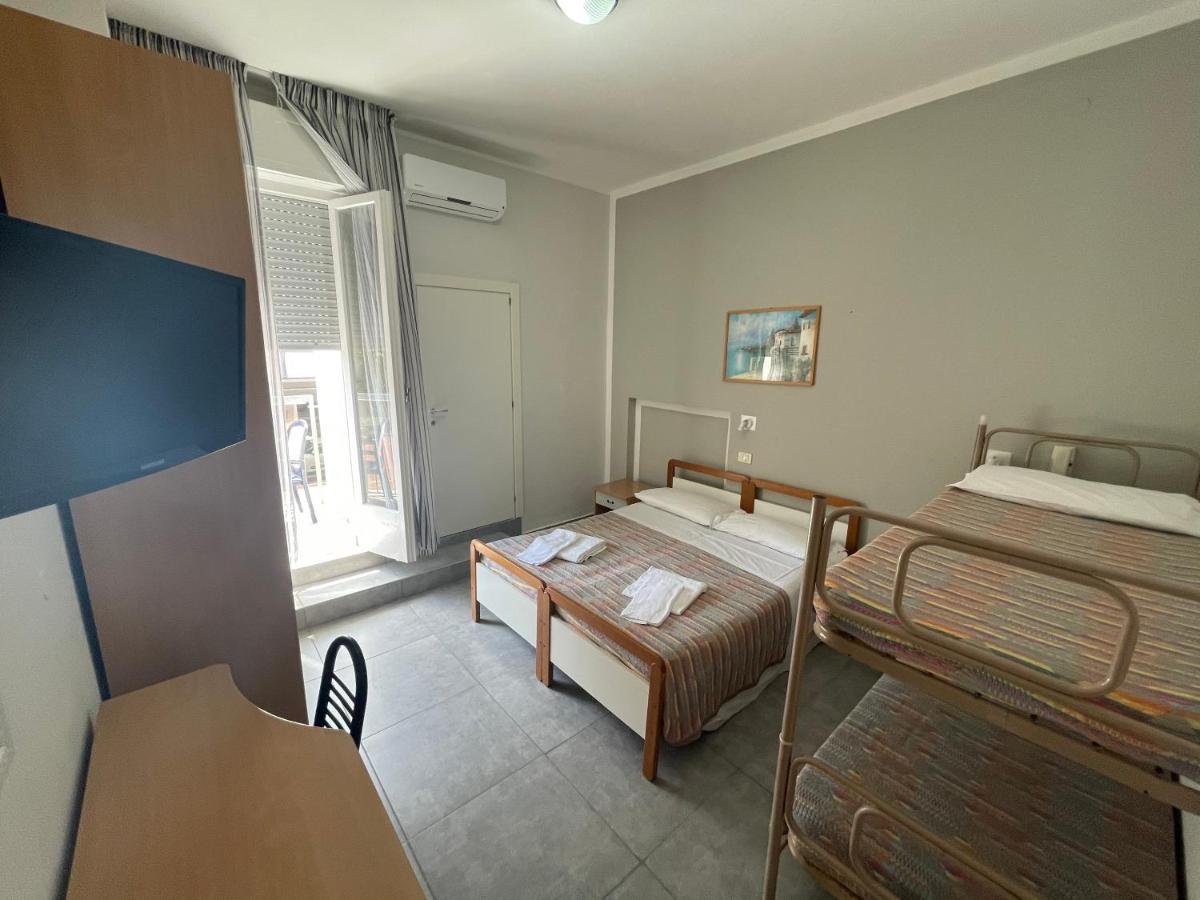 Hotel Piccari Nuova Gestione Rimini Buitenkant foto