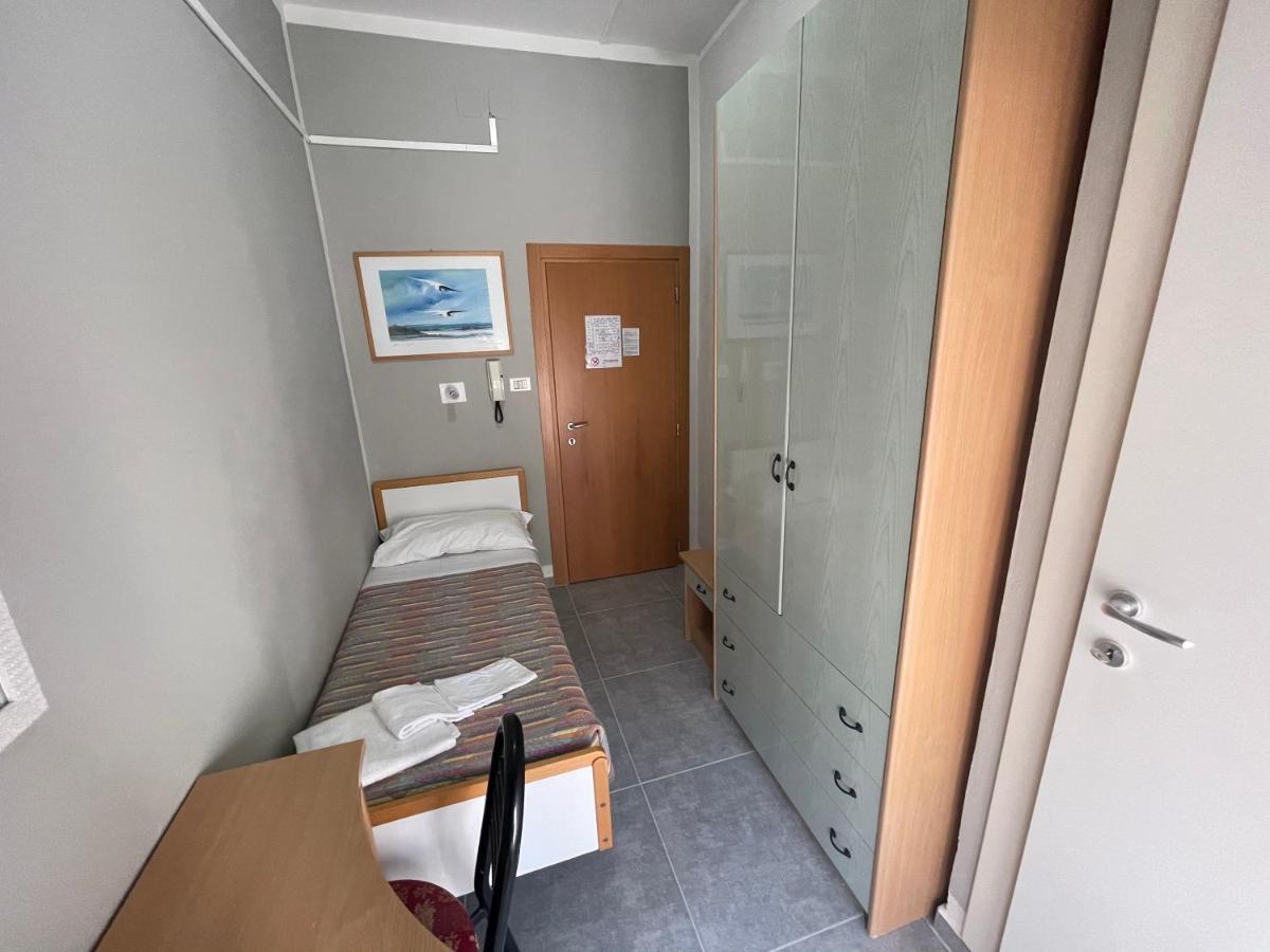 Hotel Piccari Nuova Gestione Rimini Buitenkant foto