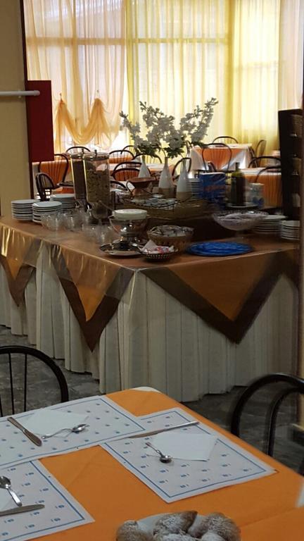 Hotel Piccari Nuova Gestione Rimini Buitenkant foto